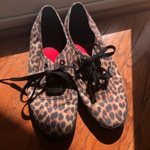 Leopard print Vans